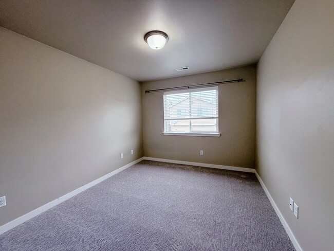 Building Photo - Charming 3bed/2.5 bath House!