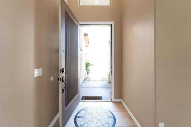 Building Photo - Stunning 5BR House in Chandler