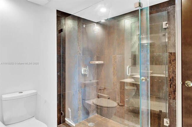 Building Photo - 6770 Indian Creek Dr