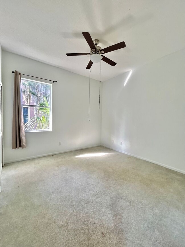 Building Photo - Beautiful Home with Water View in Eastwood!