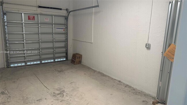 Building Photo - 2797 SE 25th Ave