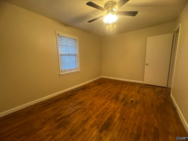 Building Photo - 1808 Oakwood Ave NE