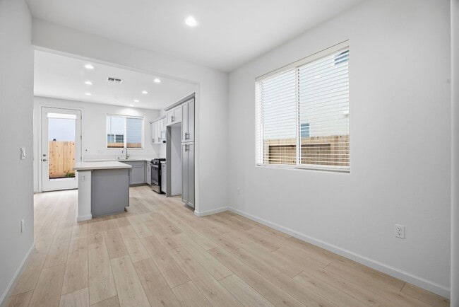 Building Photo - Brand New 4 Bedroom 3 Bathroom with solar in NW Visalia!!!