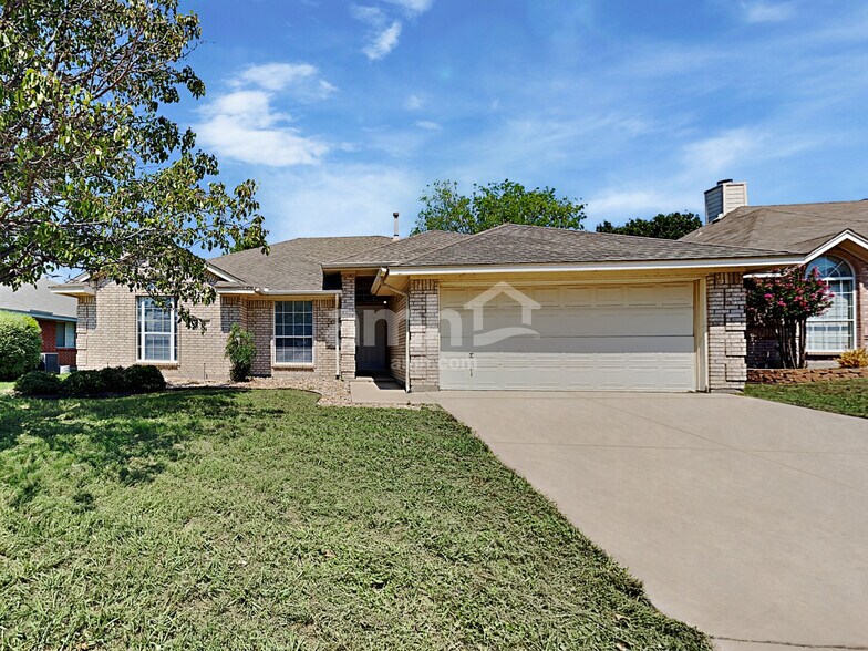 Primary Photo - 3705 Staghorn Cir N