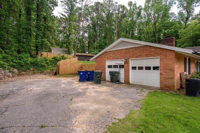 Building Photo - 4222 Arbutus Dr