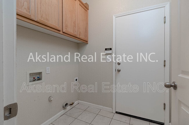 Building Photo - 936 Heartland Dr