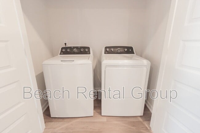 Building Photo - 1382 Speedway St