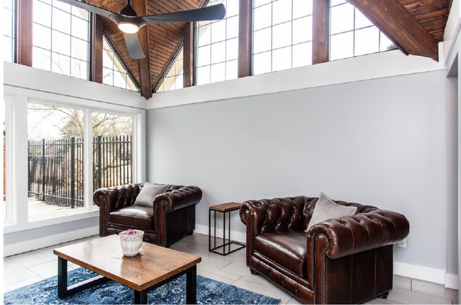 Building Photo - Available now! One bedroom with Den and Wood Burning Fireplace, in Dublin City Schools!