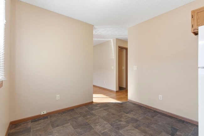 Building Photo - Arrowhead