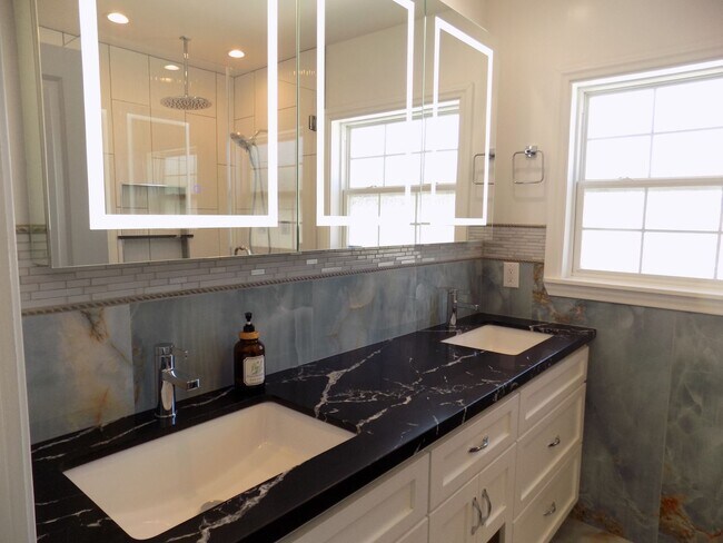 Building Photo - Ranch Style 1 Level, 3Bed/2Bath, Miraleste Pines, Custom Touches Everywhere