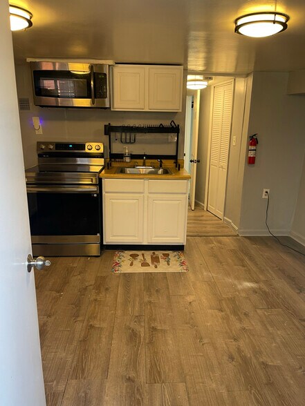 Building Photo - 204 34th St NE