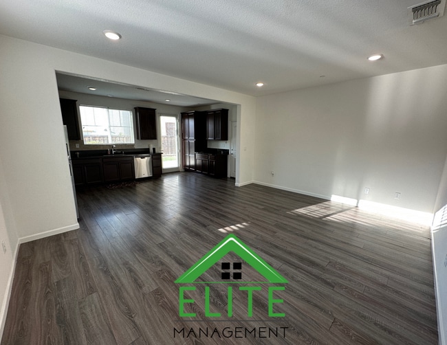 Building Photo - Spacious 4-Bedroom Home in Sought-After No...