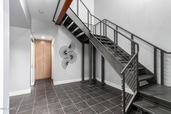 Building Photo - 1326 N Central Ave