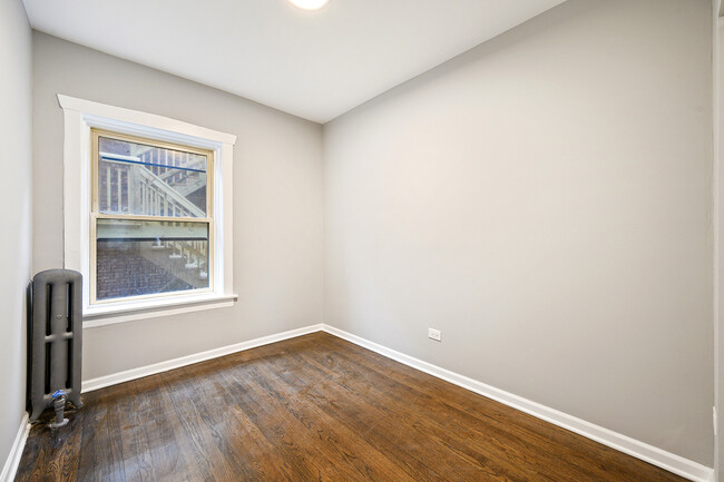 Building Photo - 2139 E 67th St