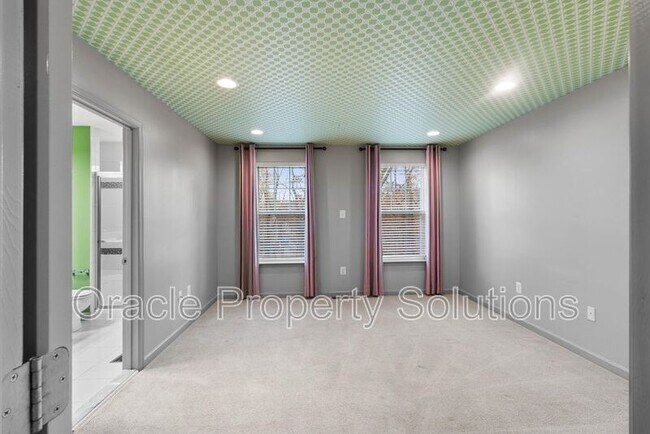 Building Photo - 1201 Falcon Point Dr