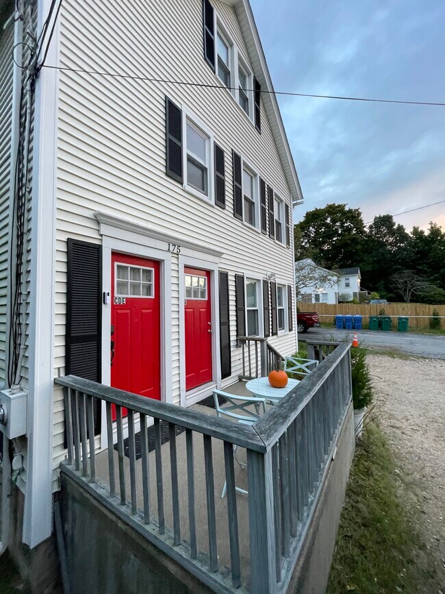 173 NorwichNew London Turnpike 173 NorwichNew London Turnpike Montville CT 06382 Apartment