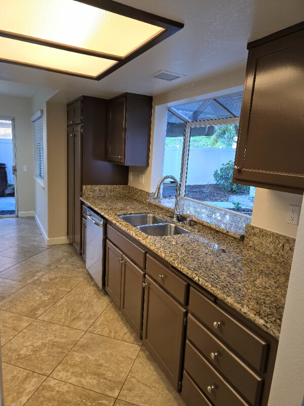 Building Photo - 23231 Joaquin Ridge Dr