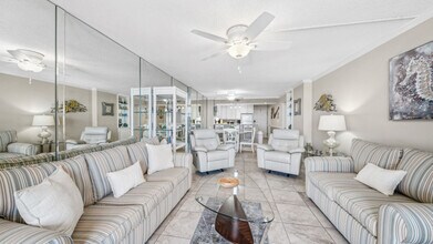 Building Photo - 7205 Thomas Dr