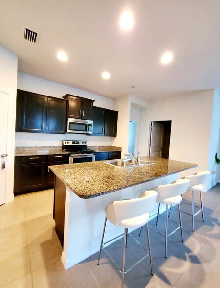 Building Photo - 17589 Garsalaso Cir