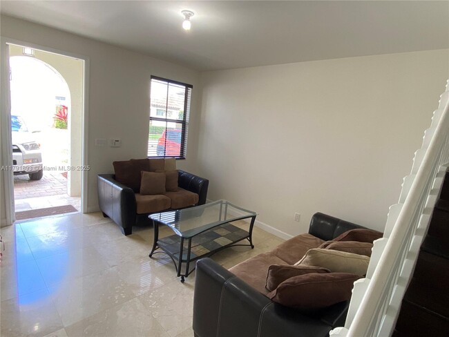 Building Photo - 10336 NW 70th Terrace