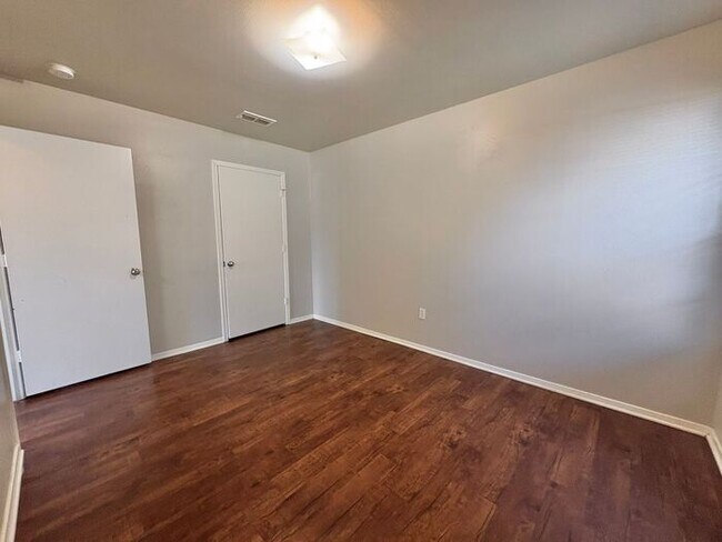 Building Photo - Available Now! Charming and Contemporary 3...