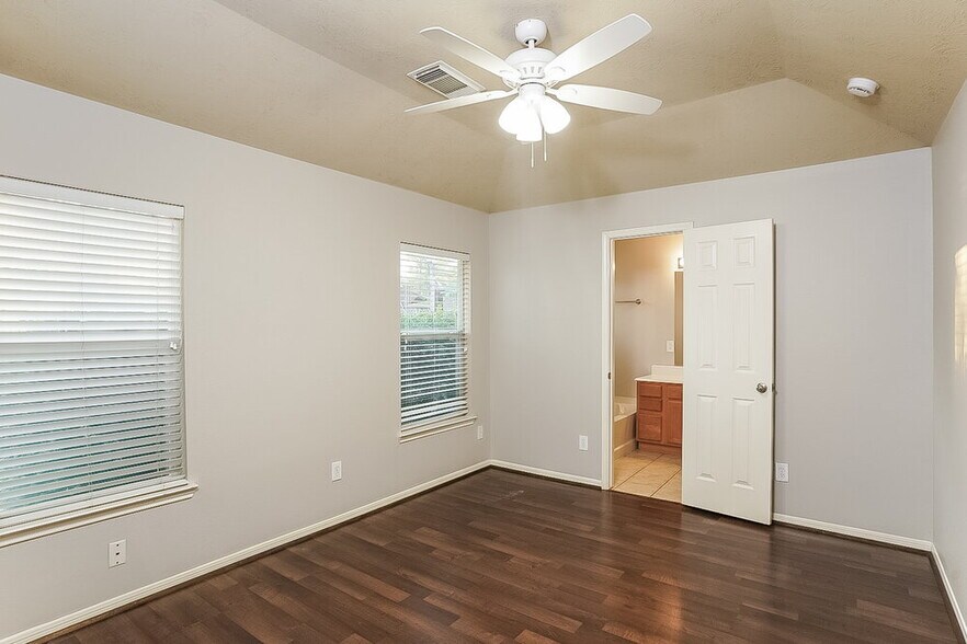 Building Photo - 11303 Northam Dr