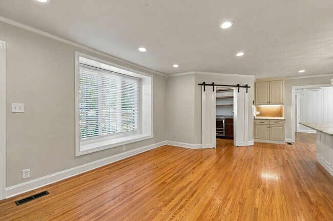 Building Photo - 2023 Galbraith Dr