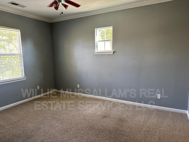 Building Photo - 604 W Sombra Way