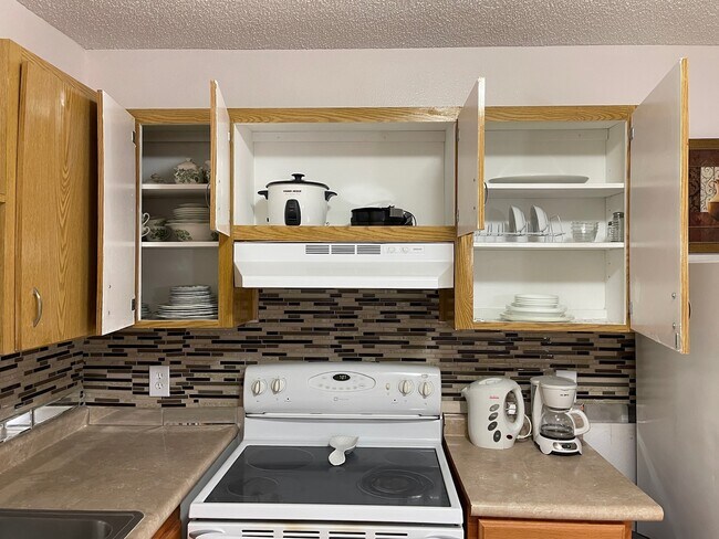 Building Photo - 64 Pine Track