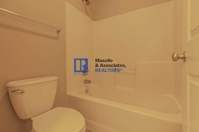Building Photo - Beautiful 4 bedroom, 2 bathroom house in B...