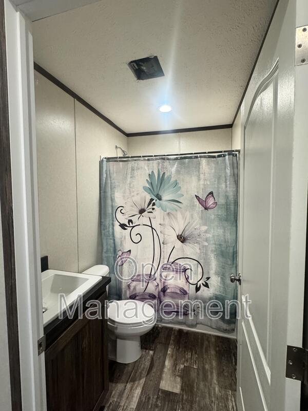 Building Photo - 301 Mantle Ave