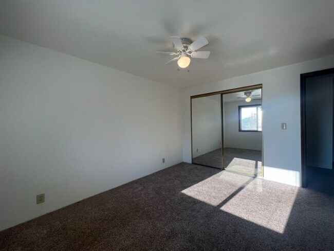 Building Photo - 600-602 Scenic Dr