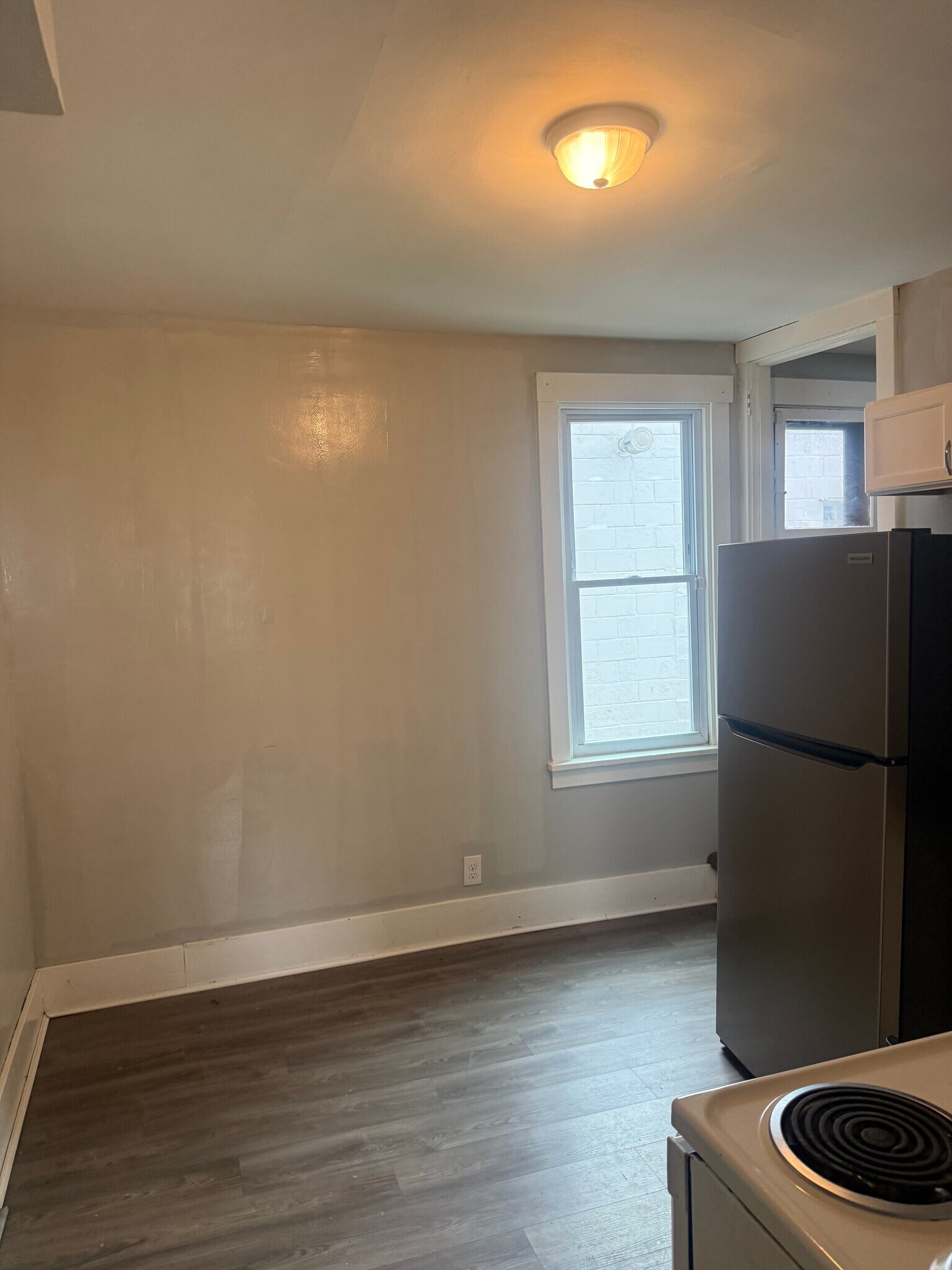 kitchen - 1305 Airbrake Ave