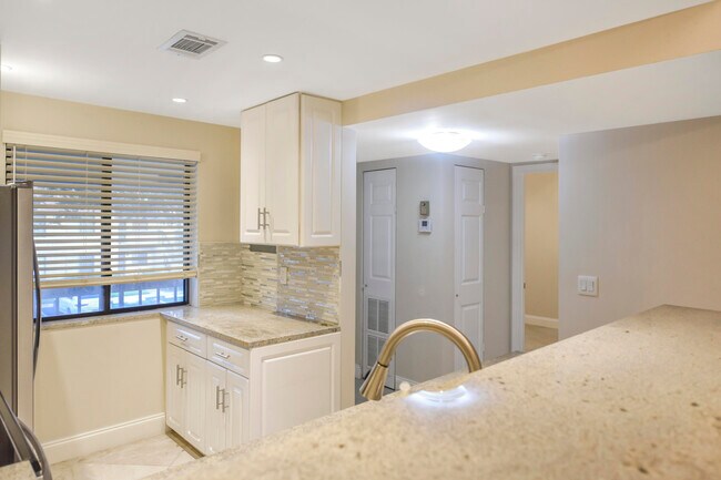 Building Photo - 21951 Soundview Terrace