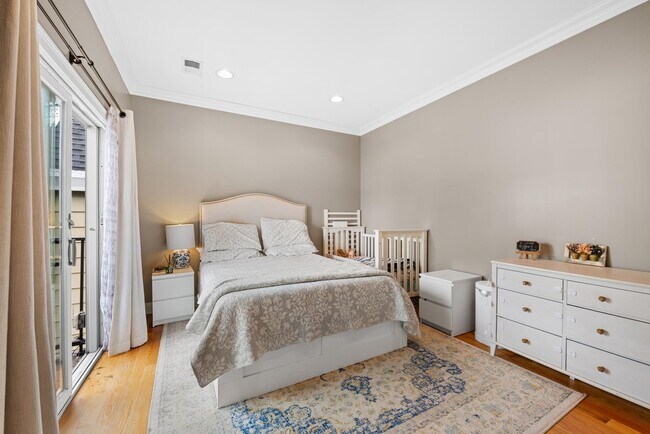 Building Photo - 165 Thorne St