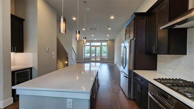 Building Photo - 5713 Larkin St