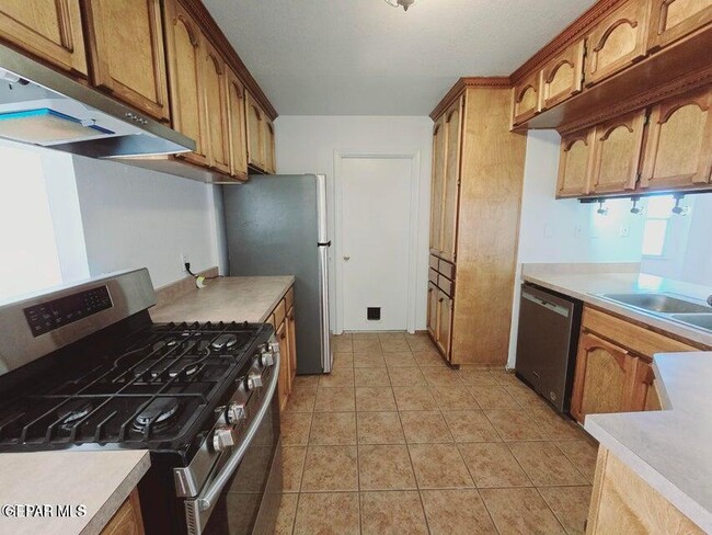 Building Photo - 7219 Oval Rock Dr