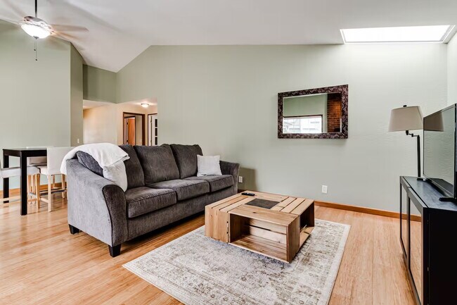 Building Photo - 2644 Willona Dr