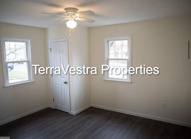 Building Photo - Single Family in Brooklawn!