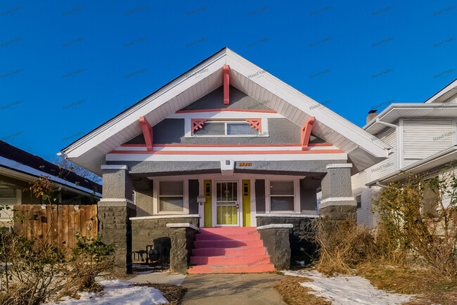 Primary Photo - 3936 College Ave