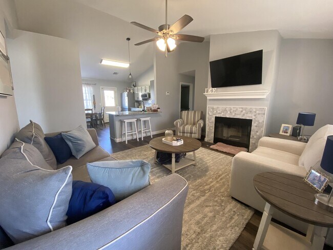Building Photo - 909 N Windermere Dr