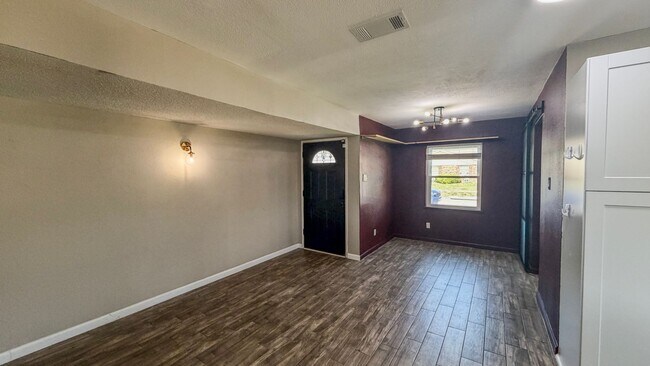 Building Photo - Ready to Move In 3-Bedroom Living with Modern Comforts in The Colony, TX