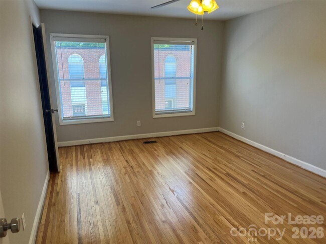 Building Photo - 407 S Chester St