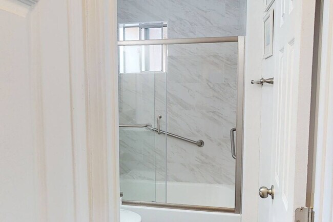 Building Photo - 910 S Lincoln Ave