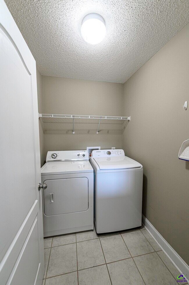 Building Photo - 307 Nile Ln