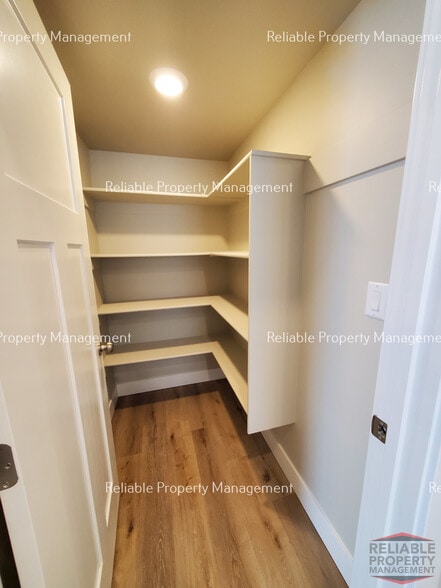 Building Photo - 359 N 3rd W