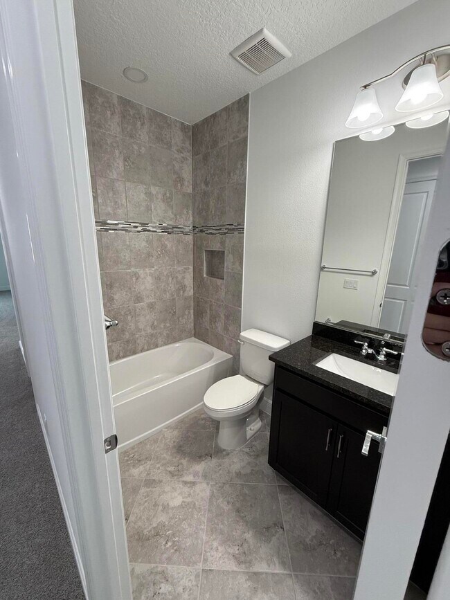 Building Photo - 4718 Longwood Lk Sq