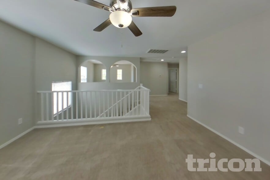 Building Photo - 4930 E Del Rio Dr