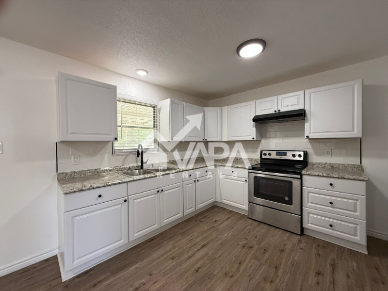 Building Photo - 206 Covina Ave