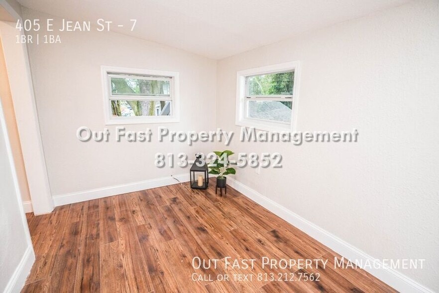 Building Photo - 405 E Jean St